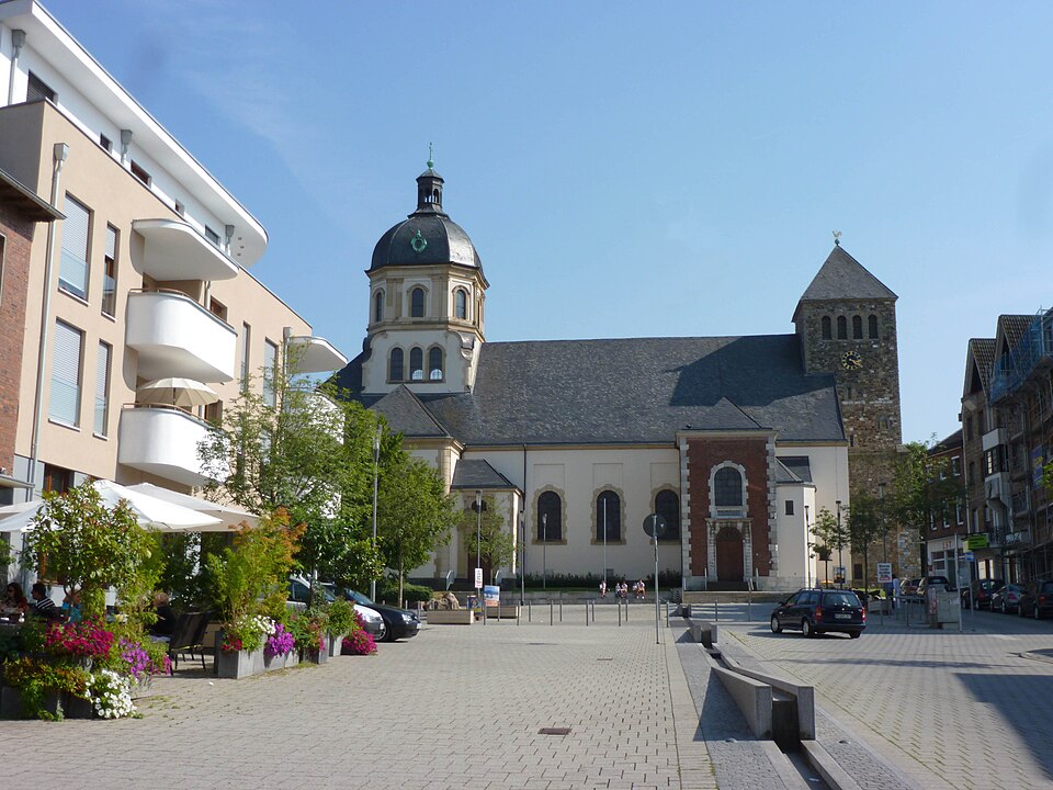 Umzug von Würselen nach Zypern per Container: Blick vom Markt auf St Sebastian in Würselen