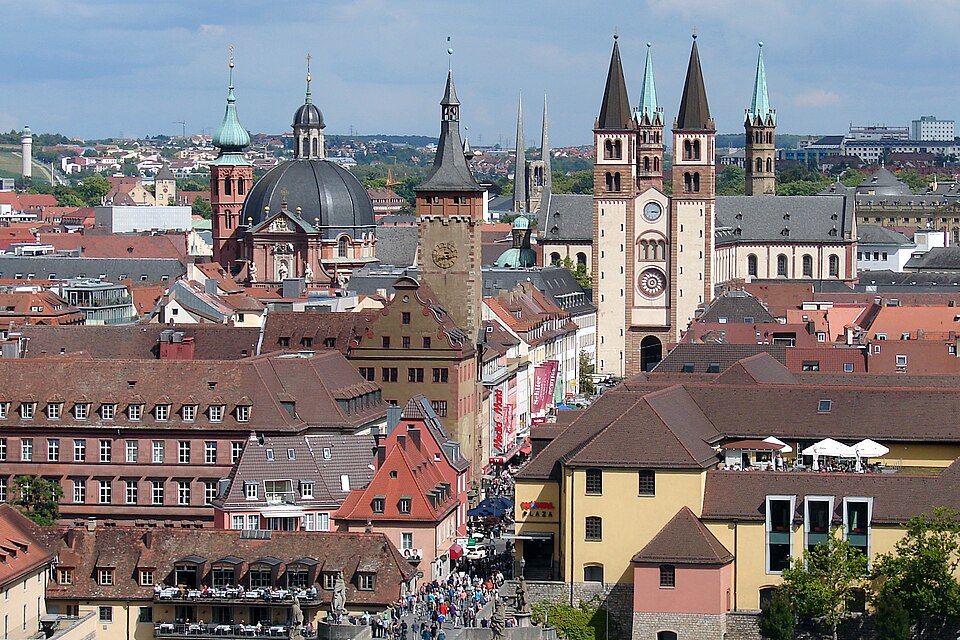 Umzug von Würzburg nach Zypern per Container: Dom in Würzburg – Foto: H. Helmlechner, CC BY-SA 4.0, via Wikimedia Commons Umzug von Würzburg nach Zypern per Container: Dom in Würzburg