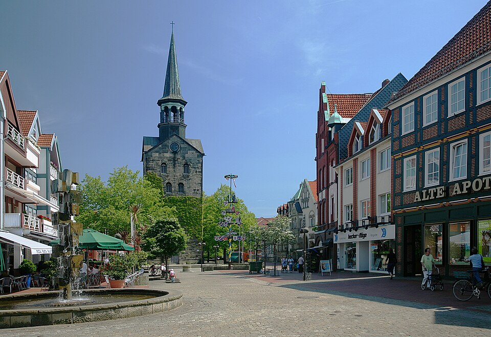 Umzug von Wunstorf nach Zypern per Palette: Wunstorf Pedestrianzone – Foto: Daniel Schwen, CC BY-SA 3.0, via Wikimedia Commons Umzug von Wunstorf nach Zypern per Palette: Wunstorf Pedestrianzone