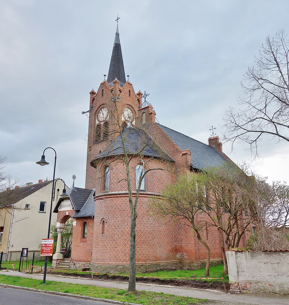 Umzug von Wustermark nach Zypern per Container: Hoppenrade (Havelland) church NE in Wustermark – Foto: Hans G. Oberlack, CC BY-SA 4.0, via Wikimedia Commons Umzug von Wustermark nach Zypern per Container: Hoppenrade (Havelland) church NE in Wustermark