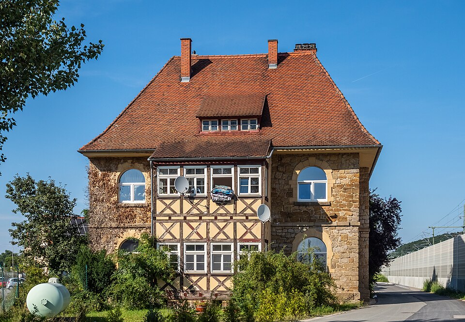 Umzug von Zapfendorf nach Zypern per Container: Zapfendorf Haus- -RM – Foto: Ermell, CC BY-SA 4.0, via Wikimedia Commons Umzug von Zapfendorf nach Zypern per Container: Zapfendorf Haus- -RM