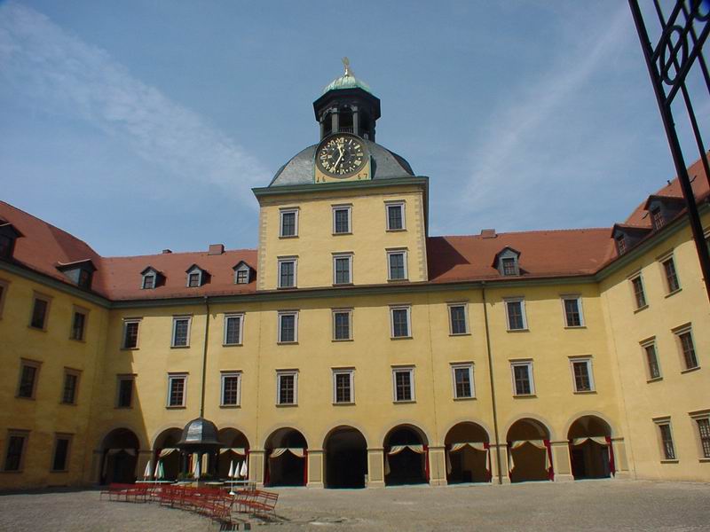 Umzug von Zeitz nach Zypern per Container: Stadtansicht Zeitz – Foto: Mewes at German Wikipedia, Public domain, via Wikimedia Commons Umzug von Zeitz nach Zypern per Container: Stadtansicht Zeitz