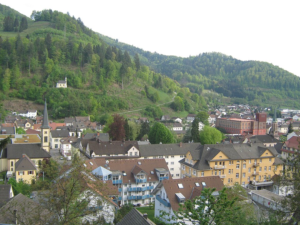 Umzug von Zell im Wiesental nach Zypern per Container: Stadtansicht Zell im Wiesental – Foto: SEM, CC BY 3.0, via Wikimedia Commons Umzug von Zell im Wiesental nach Zypern per Container: Stadtansicht Zell im Wiesental