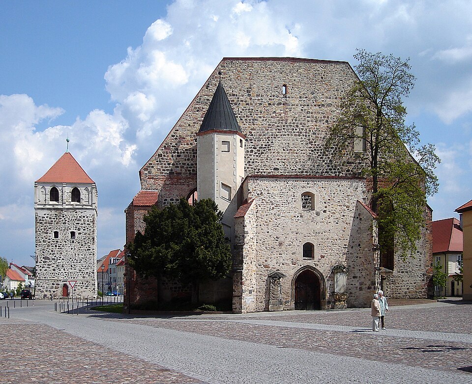 Umzug von Zerbst nach Zypern per Container: Zerbst Bartholomäikirche – Foto: mazbln, CC BY-SA 3.0, via Wikimedia Commons Umzug von Zerbst nach Zypern per Container: Zerbst Bartholomäikirche
