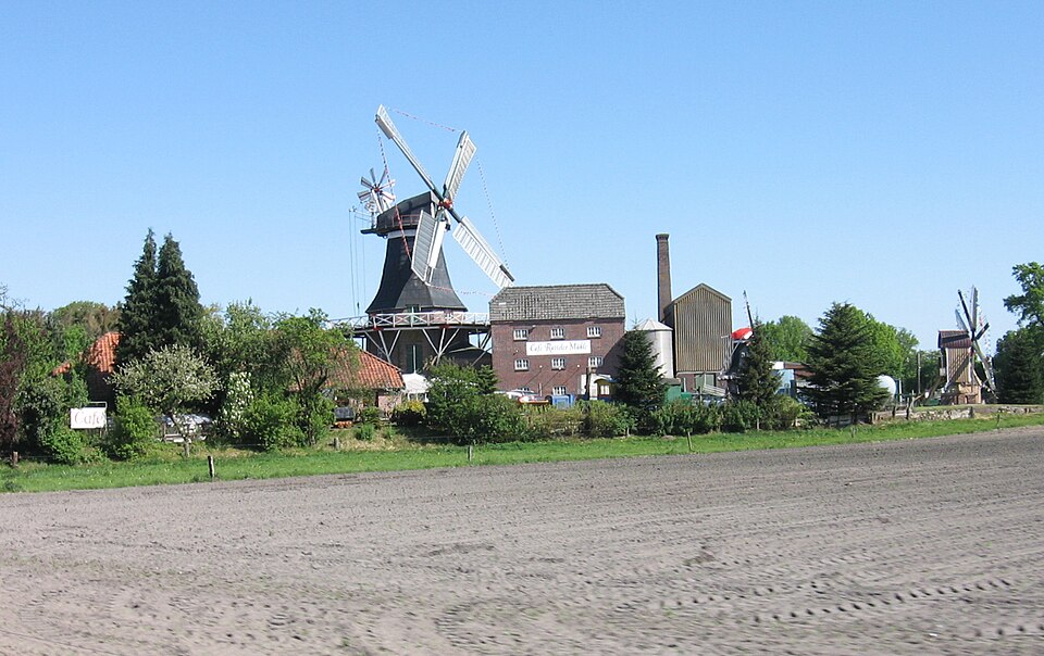 Umzug von Zetel nach Zypern per Container: Rutteler Mühle in Zetel – Foto: Michiel1972, CC BY-SA 3.0, via Wikimedia Commons Umzug von Zetel nach Zypern per Container: Rutteler Mühle in Zetel