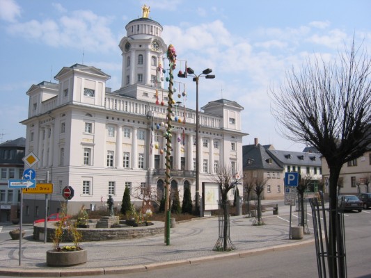 Umzug von Zeulenroda-Triebes nach Zypern per Container: Zeulenroda Rathaus in Zeulenroda-Triebes – Foto: Wikimedia-Autor, CC BY-SA 3.0, via Wikimedia Commons Umzug von Zeulenroda-Triebes nach Zypern per Container: Zeulenroda Rathaus in Zeulenroda-Triebes