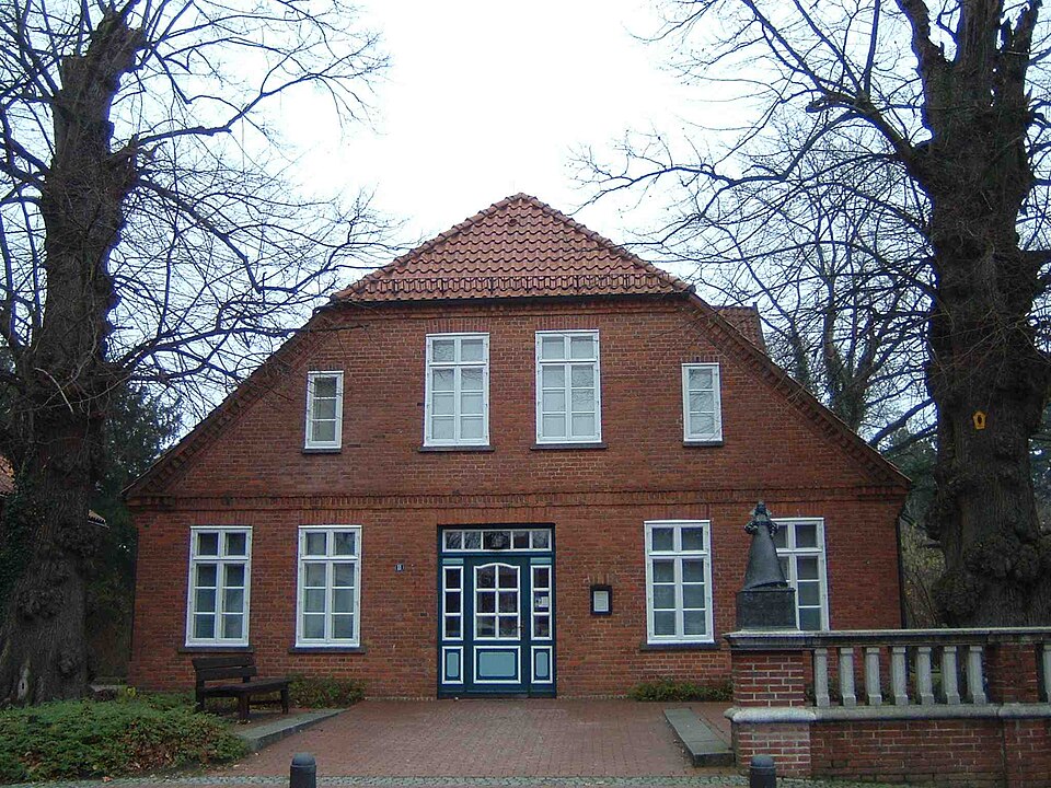 Umzug von Zeven nach Zypern per Container: Zeven Christinenhaus – Foto: User:Alkibiades, CC BY-SA 3.0, via Wikimedia Commons Umzug von Zeven nach Zypern per Container: Zeven Christinenhaus