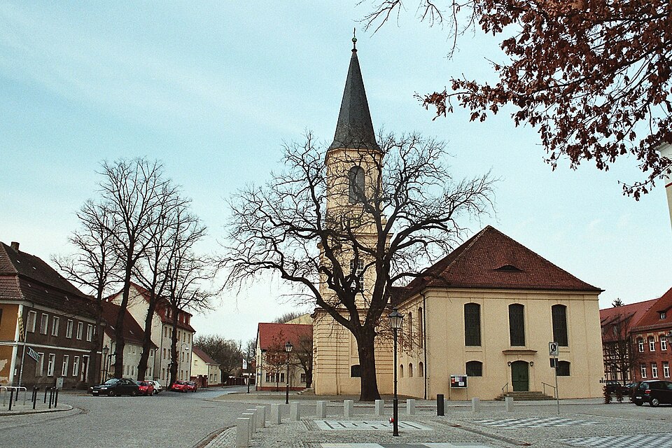 Umzug von Zossen nach Zypern per Container: Zossen, die Dreifaltigkeitskirche – Foto: Dguendel, CC BY 4.0, via Wikimedia Commons Umzug von Zossen nach Zypern per Container: Zossen, die Dreifaltigkeitskirche