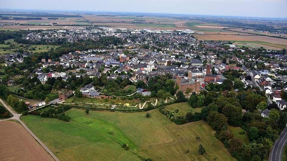 Umzug von Zülpich nach Zypern per Container: Stadtansicht Zülpich – Foto: Wolkenkratzer, CC BY-SA 4.0, via Wikimedia Commons Umzug von Zülpich nach Zypern per Container: Stadtansicht Zülpich